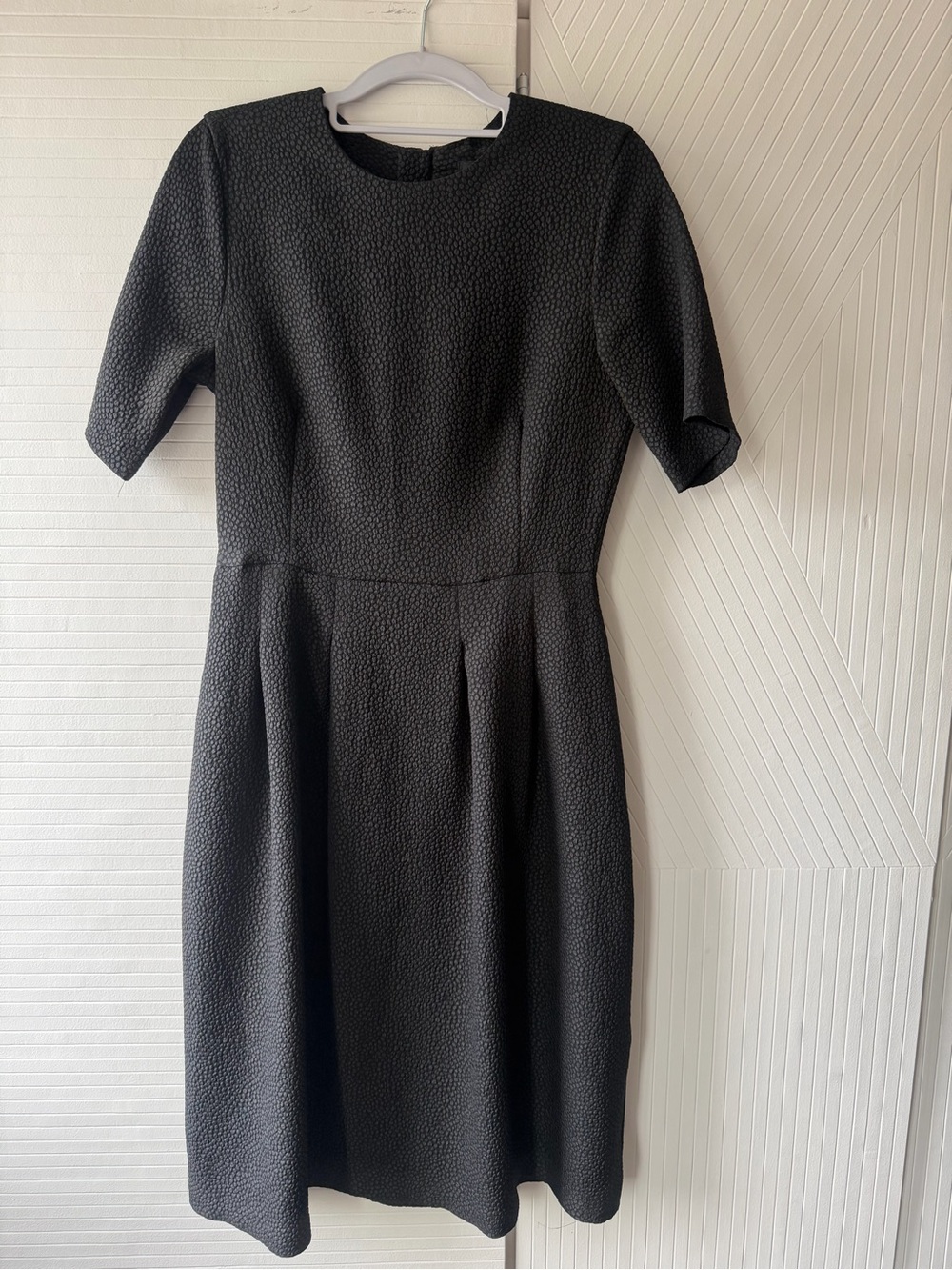 HM Black Textured Short Sleeve Midi Dress Fit Flare Stretch US Medium EUC